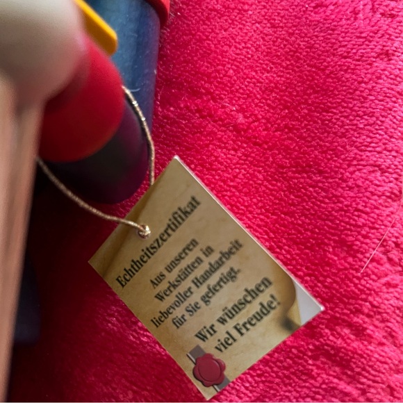 Ski Santa with sunglasses nutcracker - Picture 2 of 13